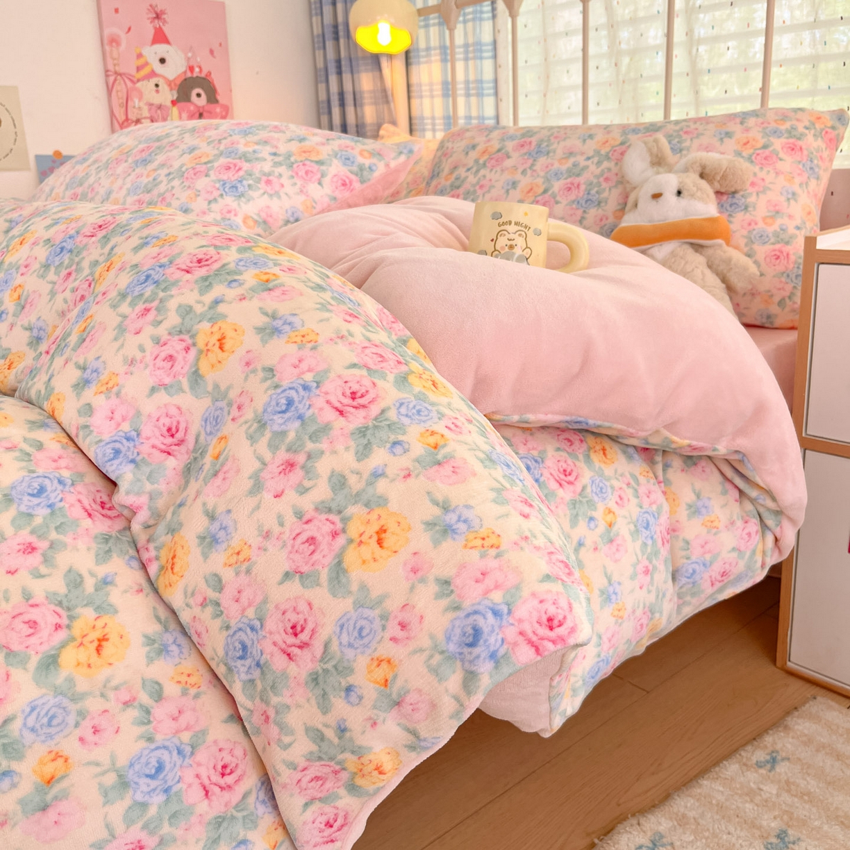 91家纺网 家纺一手货源 找家纺 贝扬思家纺 2025新款软fufu加厚保暖可爱系牛奶绒宿舍床套件系列（小红书推荐）（提供买家秀） 蔷薇语
