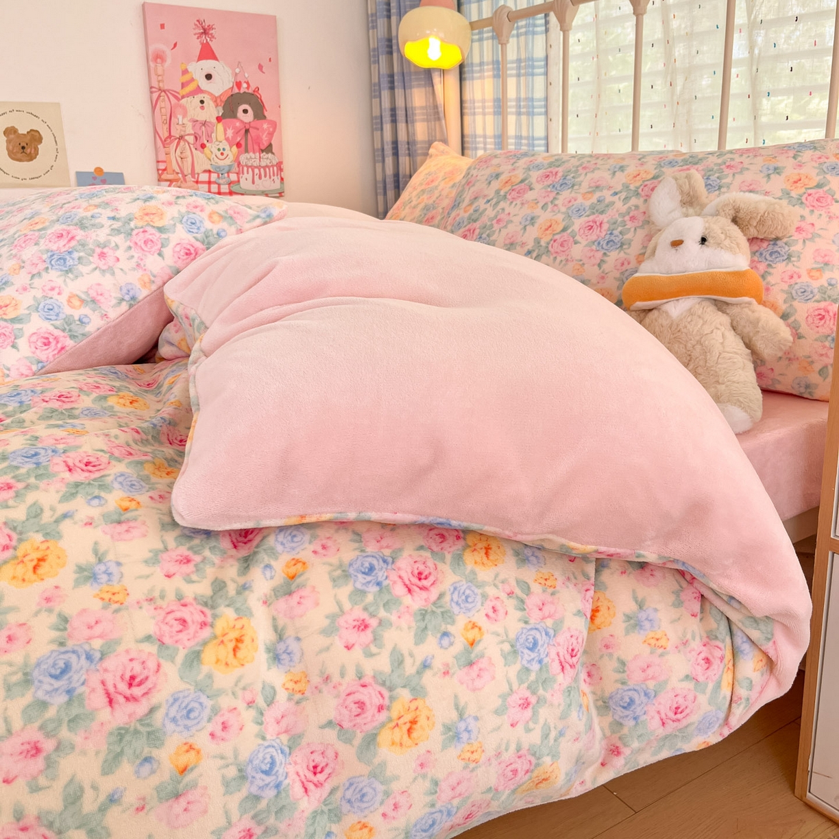 91家纺网 家纺一手货源 找家纺 贝扬思家纺 2025新款软fufu加厚保暖可爱系牛奶绒宿舍床套件系列（小红书推荐）（提供买家秀） 蔷薇语