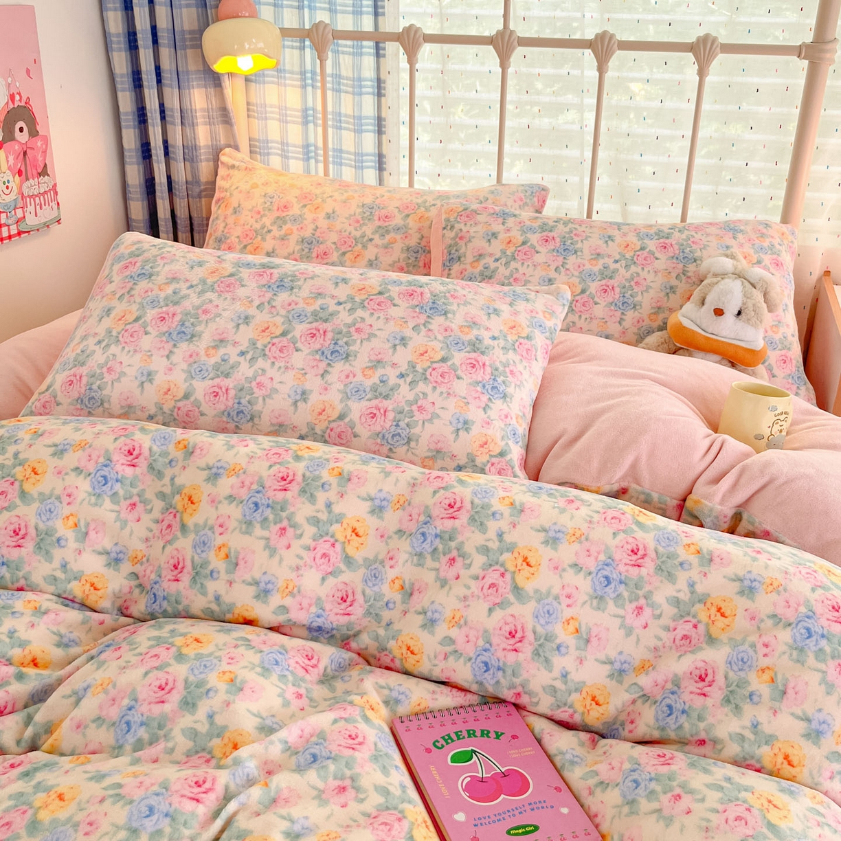 91家纺网 家纺一手货源 找家纺 贝扬思家纺 2025新款软fufu加厚保暖可爱系牛奶绒宿舍床套件系列（小红书推荐）（提供买家秀） 蔷薇语