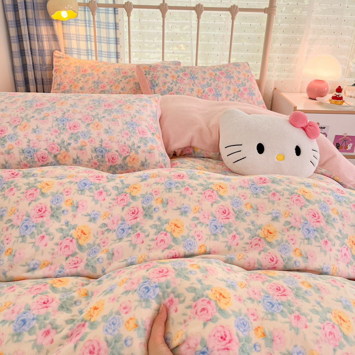 91家纺网 家纺一手货源 找家纺 贝扬思家纺 2025新款软fufu加厚保暖可爱系牛奶绒宿舍床套件系列（小红书推荐）（提供买家秀） 蔷薇语