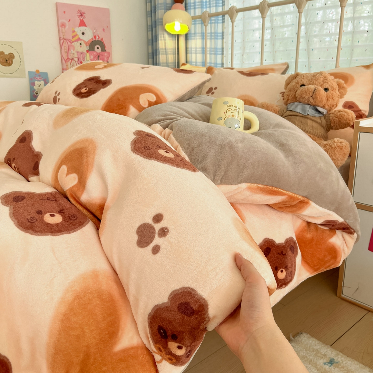 91家纺网 家纺一手货源 找家纺 贝扬思家纺 2025新款软fufu加厚保暖可爱系牛奶绒宿舍床套件系列（小红书推荐）（提供买家秀） 巧克力熊