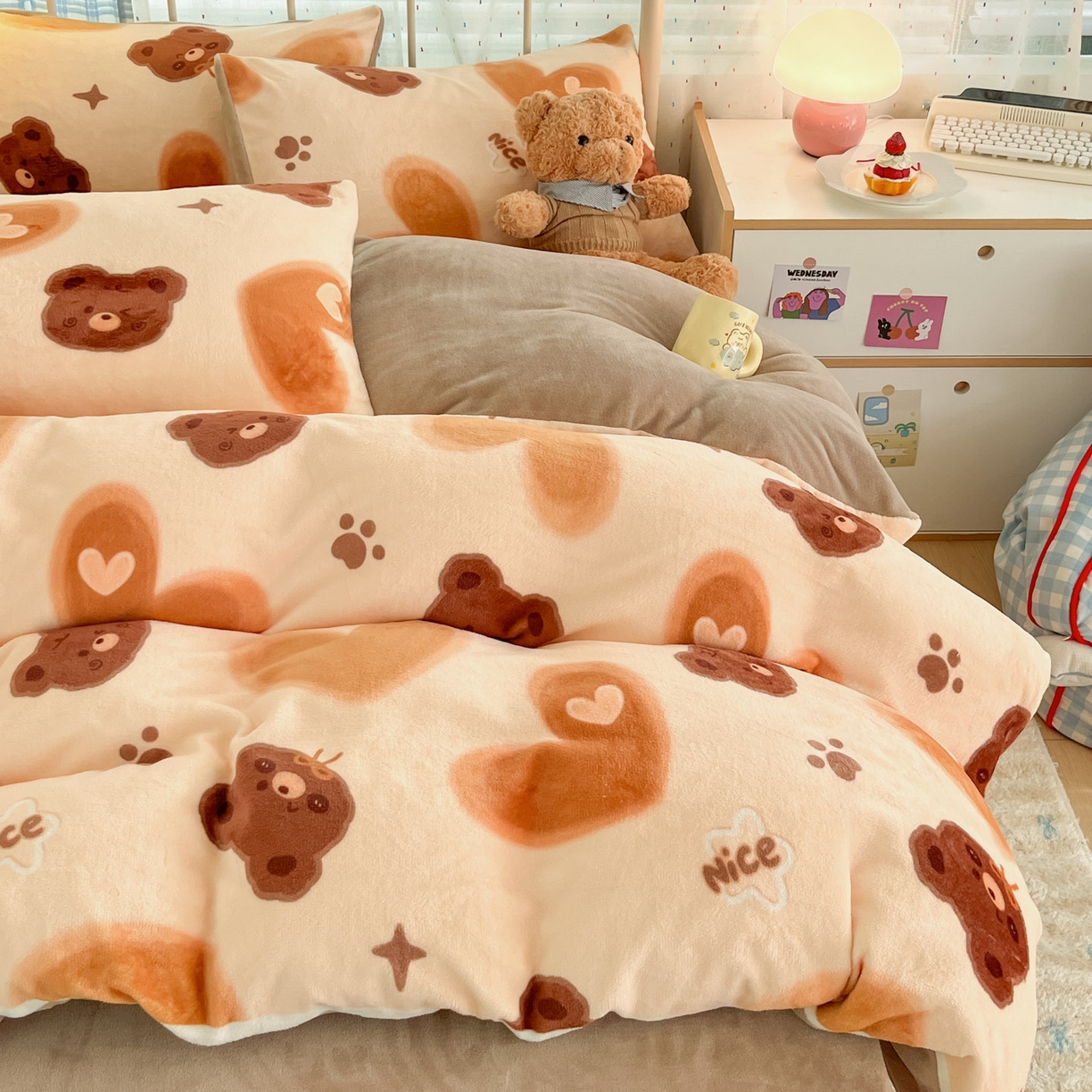 91家纺网 家纺一手货源 找家纺 贝扬思家纺 2025新款软fufu加厚保暖可爱系牛奶绒宿舍床套件系列（小红书推荐）（提供买家秀） 巧克力熊