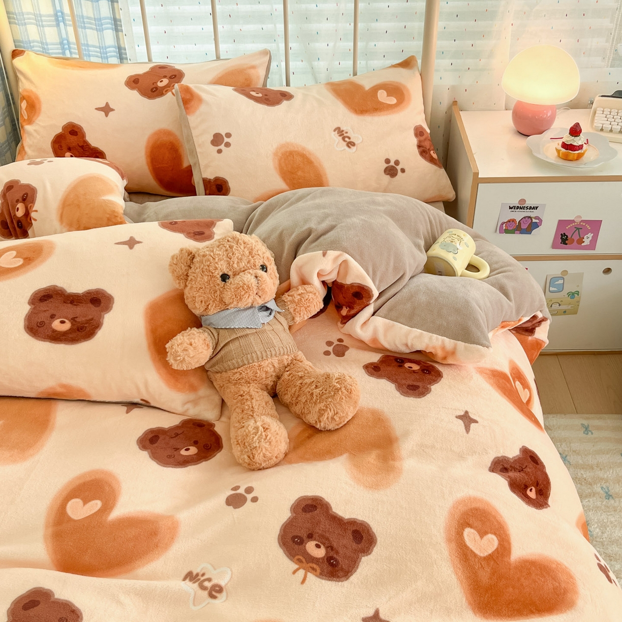 91家纺网 家纺一手货源 找家纺 贝扬思家纺 2025新款软fufu加厚保暖可爱系牛奶绒宿舍床套件系列（小红书推荐）（提供买家秀） 巧克力熊