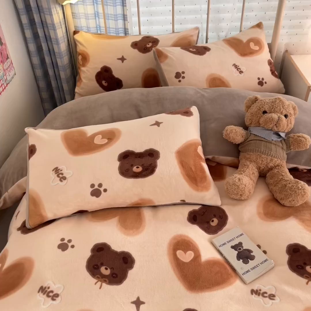 91家纺网 家纺一手货源 找家纺 贝扬思家纺 2025新款软fufu加厚保暖可爱系牛奶绒宿舍床套件系列（小红书推荐）（提供买家秀） 巧克力熊