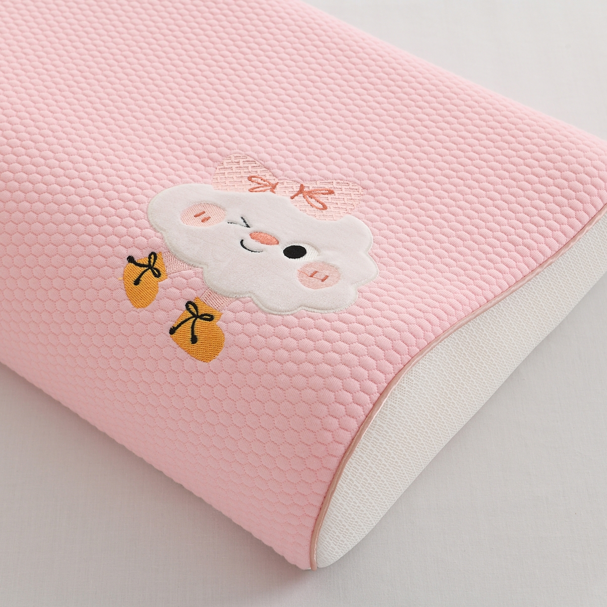 91家纺网 家纺一手货源 找家纺 小猫派 2025新款贴布绣棉布乳胶枕套单品枕套单件枕套 泡芙云（豆豆棉）