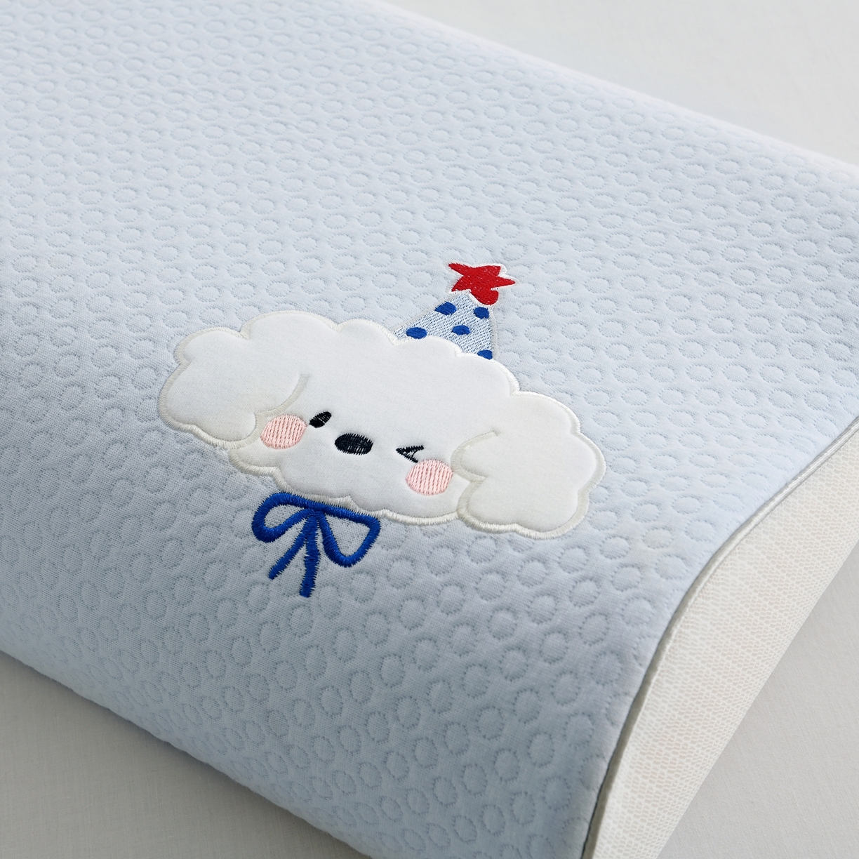 91家纺网 家纺一手货源 找家纺 小猫派 2025新款贴布绣棉布乳胶枕套单品枕套单件枕套 圣诞小狗（圈圈棉）