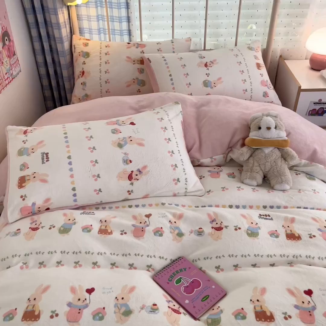 91家纺网 家纺一手货源 找家纺 贝扬思家纺 2025新款软fufu加厚保暖可爱系牛奶绒宿舍床套件系列（小红书推荐）（提供买家秀） 小兔派对