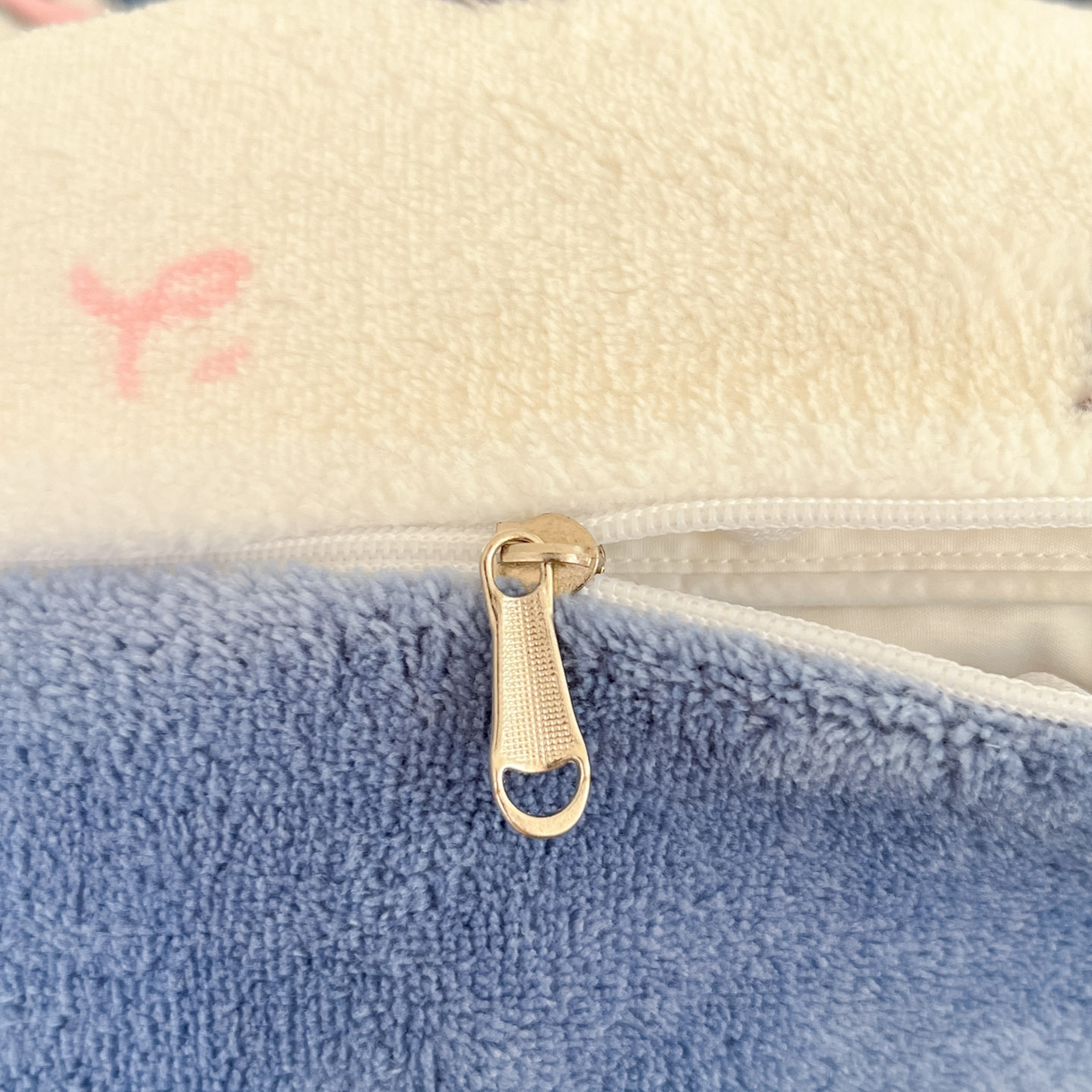 91家纺网 家纺一手货源 找家纺 贝扬思家纺 2025新款软fufu加厚保暖可爱系牛奶绒宿舍床套件系列（小红书推荐）（提供买家秀） 小小新