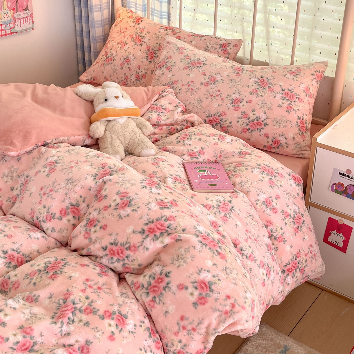 91家纺网 家纺一手货源 找家纺 贝扬思家纺 2025新款软fufu加厚保暖可爱系牛奶绒宿舍床套件系列（小红书推荐）（提供买家秀） 星辰闪烁