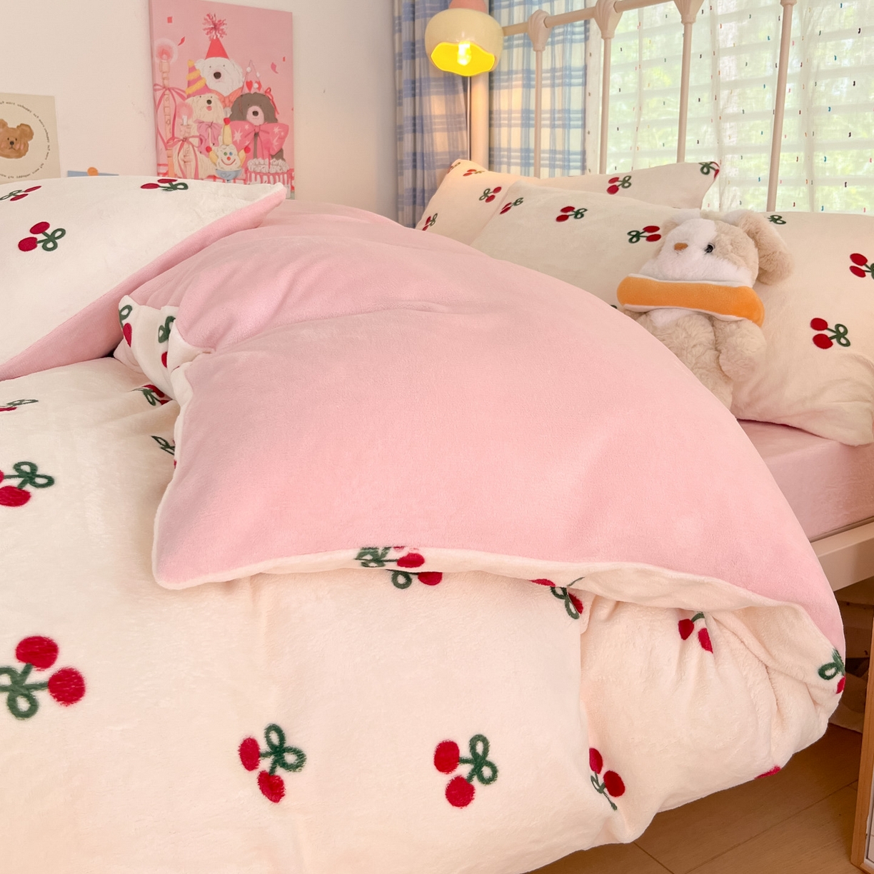 91家纺网 家纺一手货源 找家纺 贝扬思家纺 2025新款软fufu加厚保暖可爱系牛奶绒宿舍床套件系列（小红书推荐）（提供买家秀） 一口樱桃