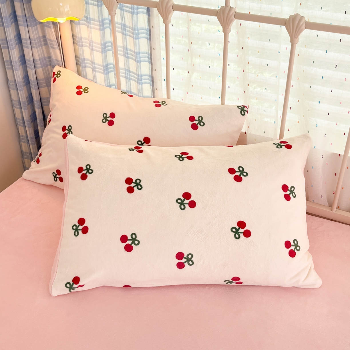 91家纺网 家纺一手货源 找家纺 贝扬思家纺 2025新款软fufu加厚保暖可爱系牛奶绒宿舍床套件系列（小红书推荐）（提供买家秀） 一口樱桃