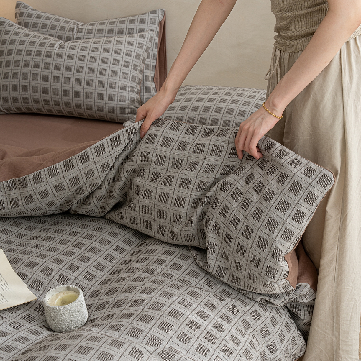 91家纺网 家纺一手货源 找家纺 典曼家纺 2025新款棉麻提花磨毛四件套-禾屿 禾屿-棕