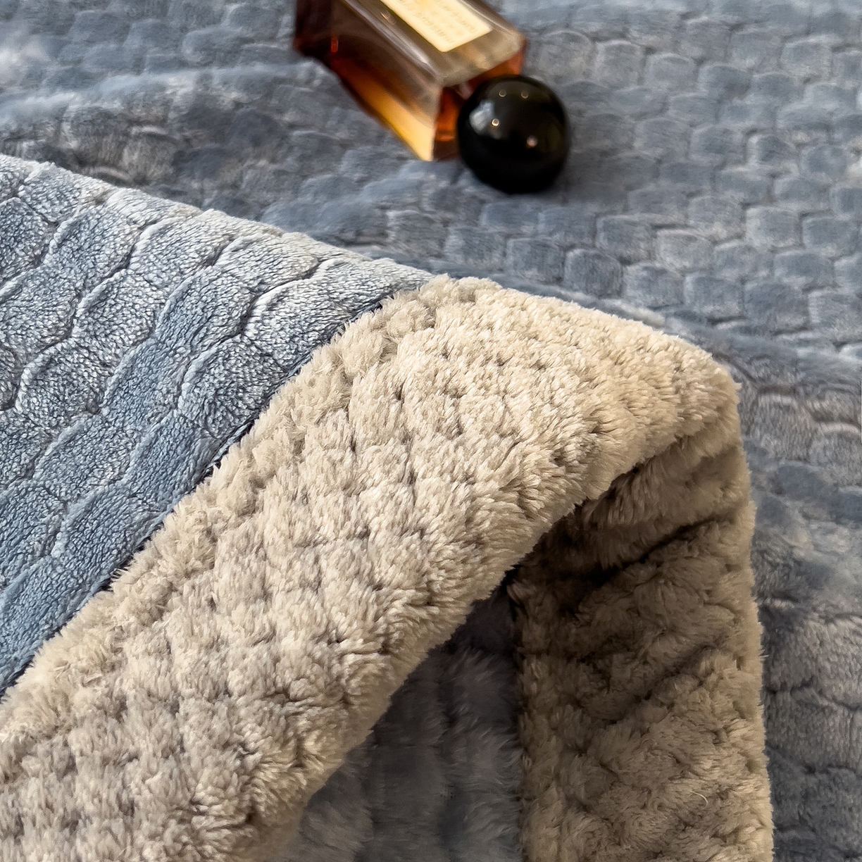 91家纺网 家纺一手货源 找家纺 世纪绒品 2025新款A类六梳牛奶绒提花足球宝贝毛毯 足球宝贝-蓝灰