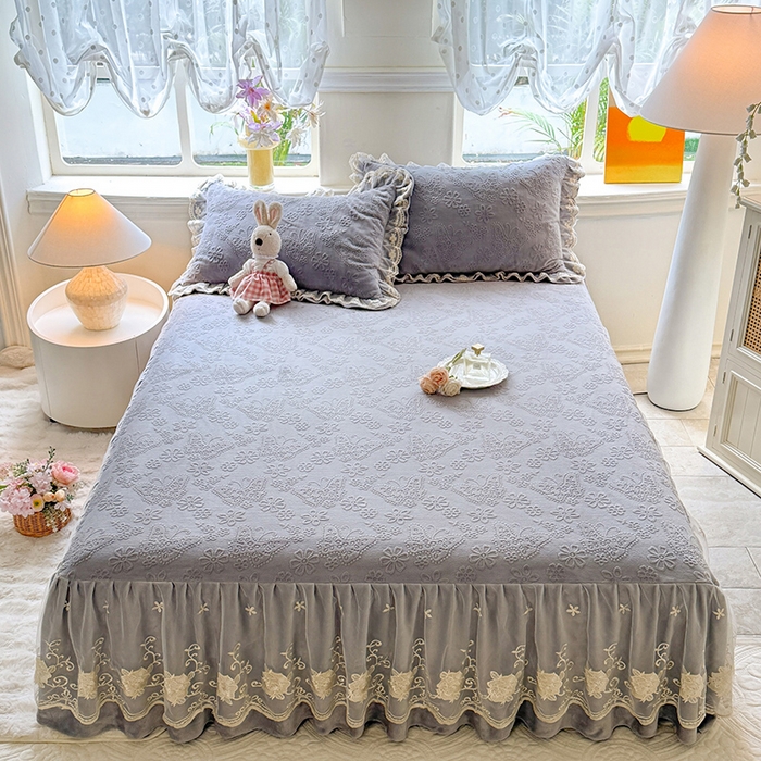 91家纺网 家纺一手货源 找家纺 （总）美达家纺 2025新款牛奶绒雕花系列单床裙