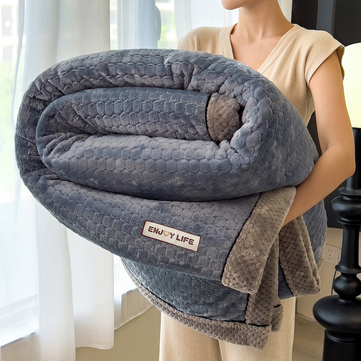 91家纺网 家纺一手货源 找家纺 世纪绒品 2025新款A类六梳牛奶绒提花足球宝贝毛毯 足球宝贝-蓝灰