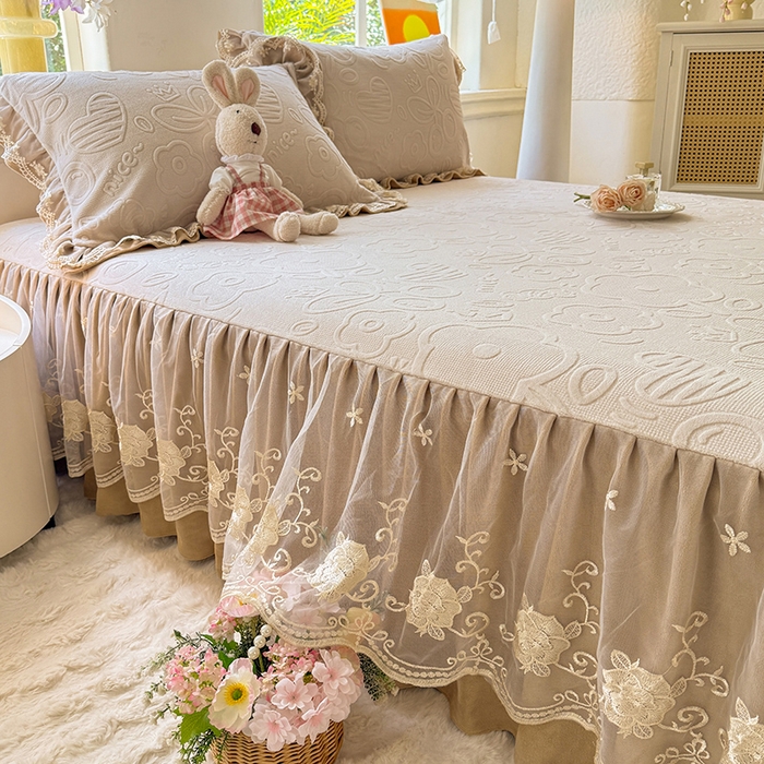 91家纺网 家纺一手货源 找家纺 美达家纺 2025新款牛奶绒雕花系列单床裙 床裙-爱心朵朵-咖