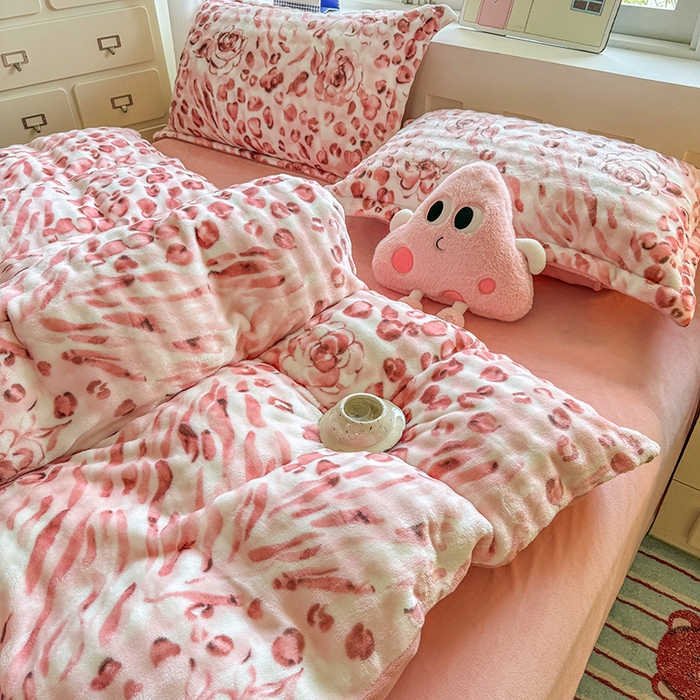 91家纺网 家纺一手货源 找家纺 家贝爱 2025新款加厚牛奶绒泡泡兔毛绒四件套 泡泡绒-绽放