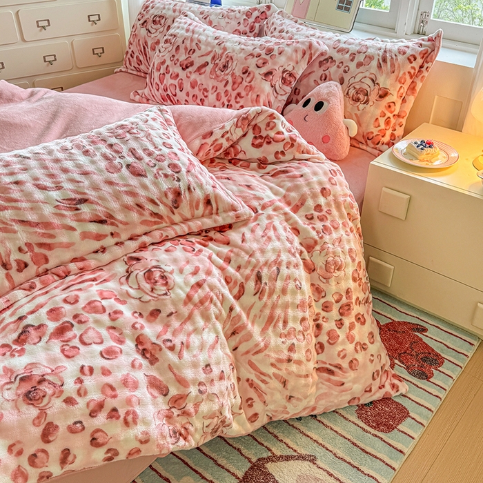 91家纺网 家纺一手货源 找家纺 家贝爱 2025新款加厚牛奶绒泡泡兔毛绒四件套 泡泡绒-绽放