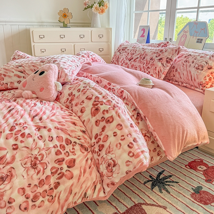 91家纺网 家纺一手货源 找家纺 家贝爱 2025新款加厚牛奶绒泡泡兔毛绒四件套 泡泡绒-绽放