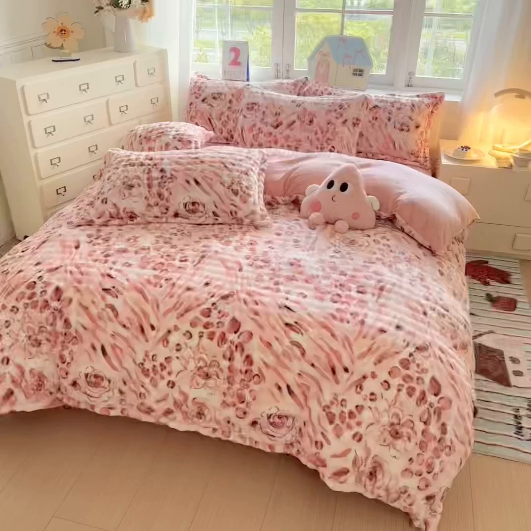 91家纺网 家纺一手货源 找家纺 家贝爱 2025新款加厚牛奶绒泡泡兔毛绒四件套 泡泡绒-绽放