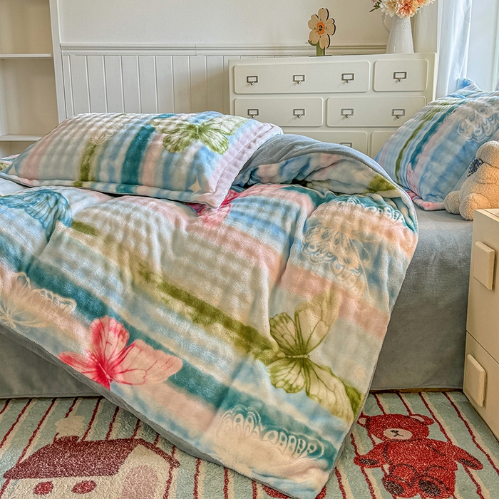 91家纺网 家纺一手货源 找家纺 家贝爱 2025新款加厚牛奶绒泡泡兔毛绒四件套 泡泡绒-粉蝶