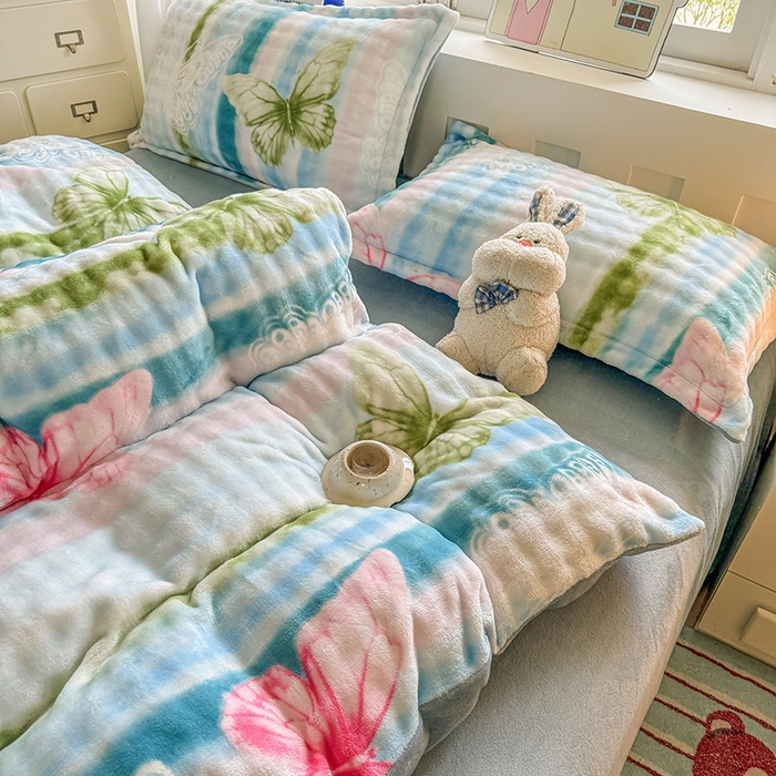 91家纺网 家纺一手货源 找家纺 家贝爱 2025新款加厚牛奶绒泡泡兔毛绒四件套 泡泡绒-粉蝶