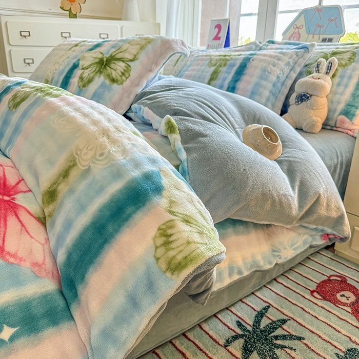 91家纺网 家纺一手货源 找家纺 家贝爱 2025新款加厚牛奶绒泡泡兔毛绒四件套 泡泡绒-粉蝶