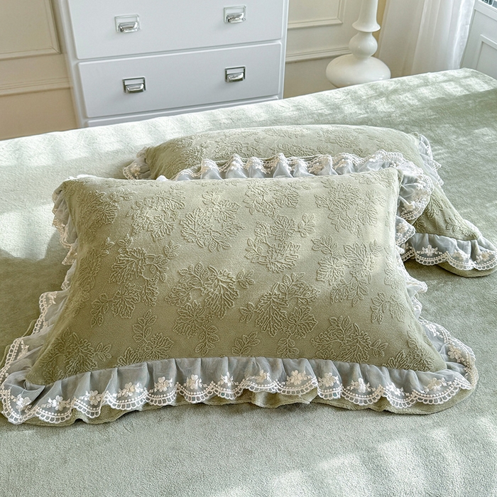 91家纺网 家纺一手货源 找家纺 美达家纺 2025新款牛奶绒雕花系列单床裙 床裙-枫叶-绿