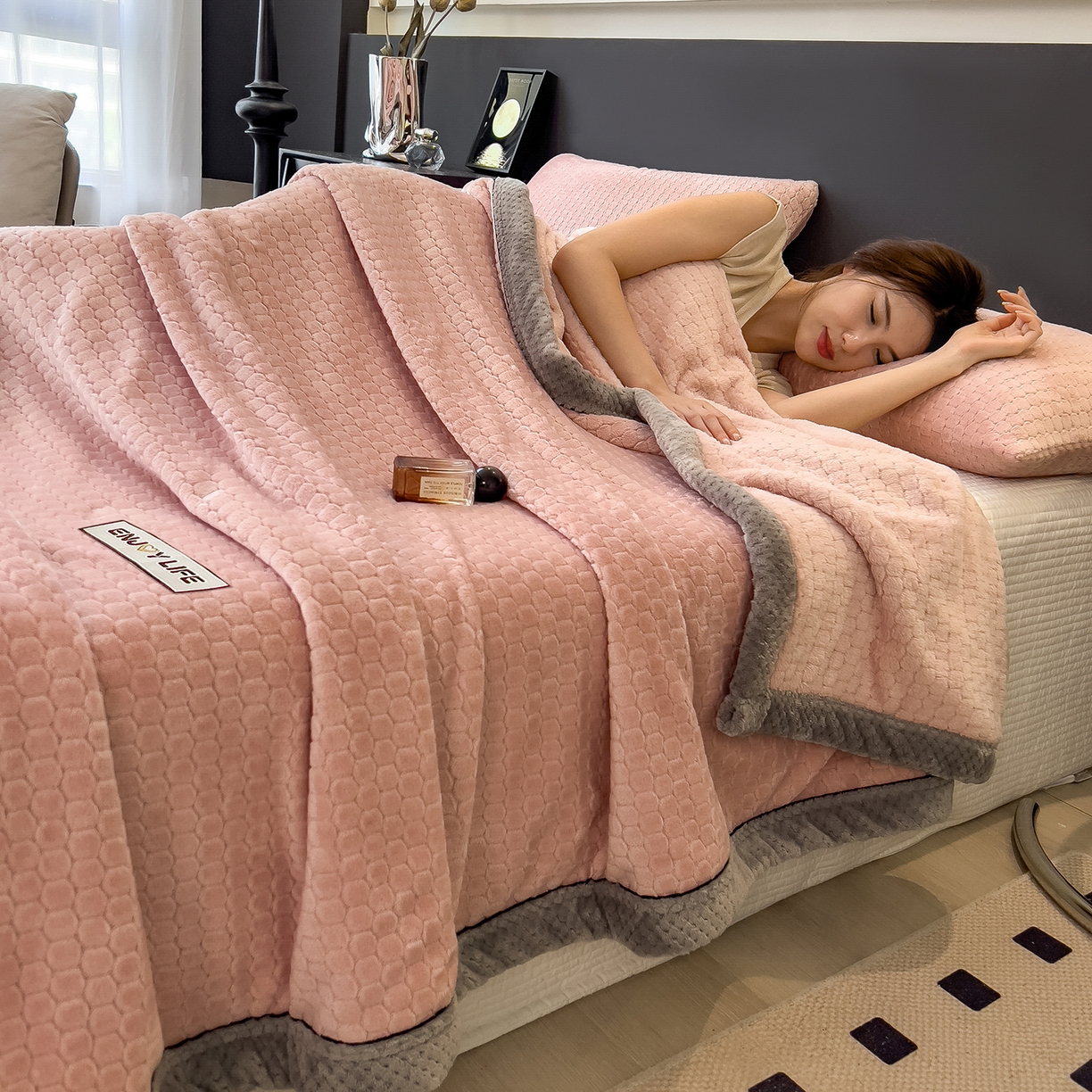 91家纺网 家纺一手货源 找家纺 世纪绒品 2025新款A类六梳牛奶绒提花足球宝贝毛毯 足球宝贝-豆沙粉