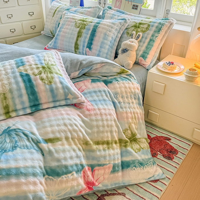 91家纺网 家纺一手货源 找家纺 家贝爱 2025新款加厚牛奶绒泡泡兔毛绒四件套 泡泡绒-粉蝶