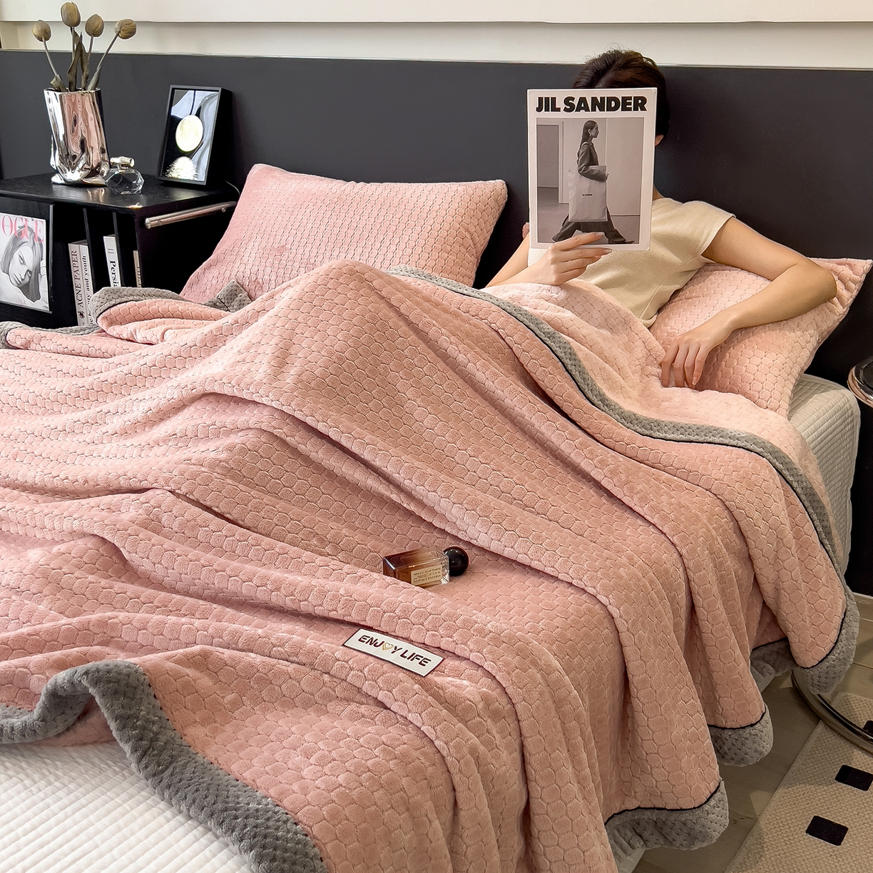 91家纺网 家纺一手货源 找家纺 世纪绒品 2025新款A类六梳牛奶绒提花足球宝贝毛毯 足球宝贝-豆沙粉