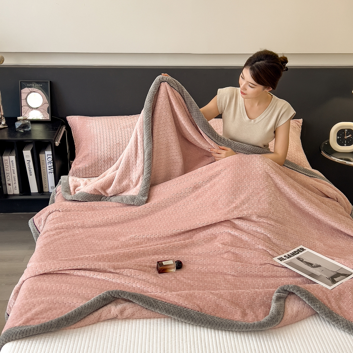 91家纺网 家纺一手货源 找家纺 世纪绒品 2025新款A类六梳牛奶绒提花足球宝贝毛毯 足球宝贝-豆沙粉