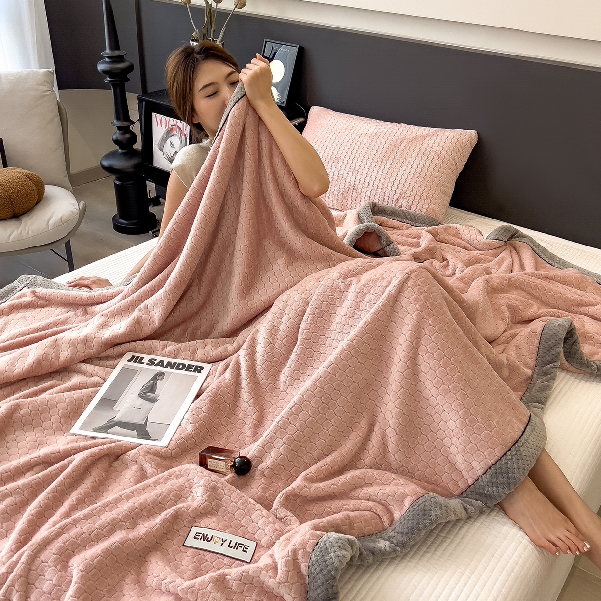 91家纺网 家纺一手货源 找家纺 世纪绒品 2025新款A类六梳牛奶绒提花足球宝贝毛毯 足球宝贝-豆沙粉