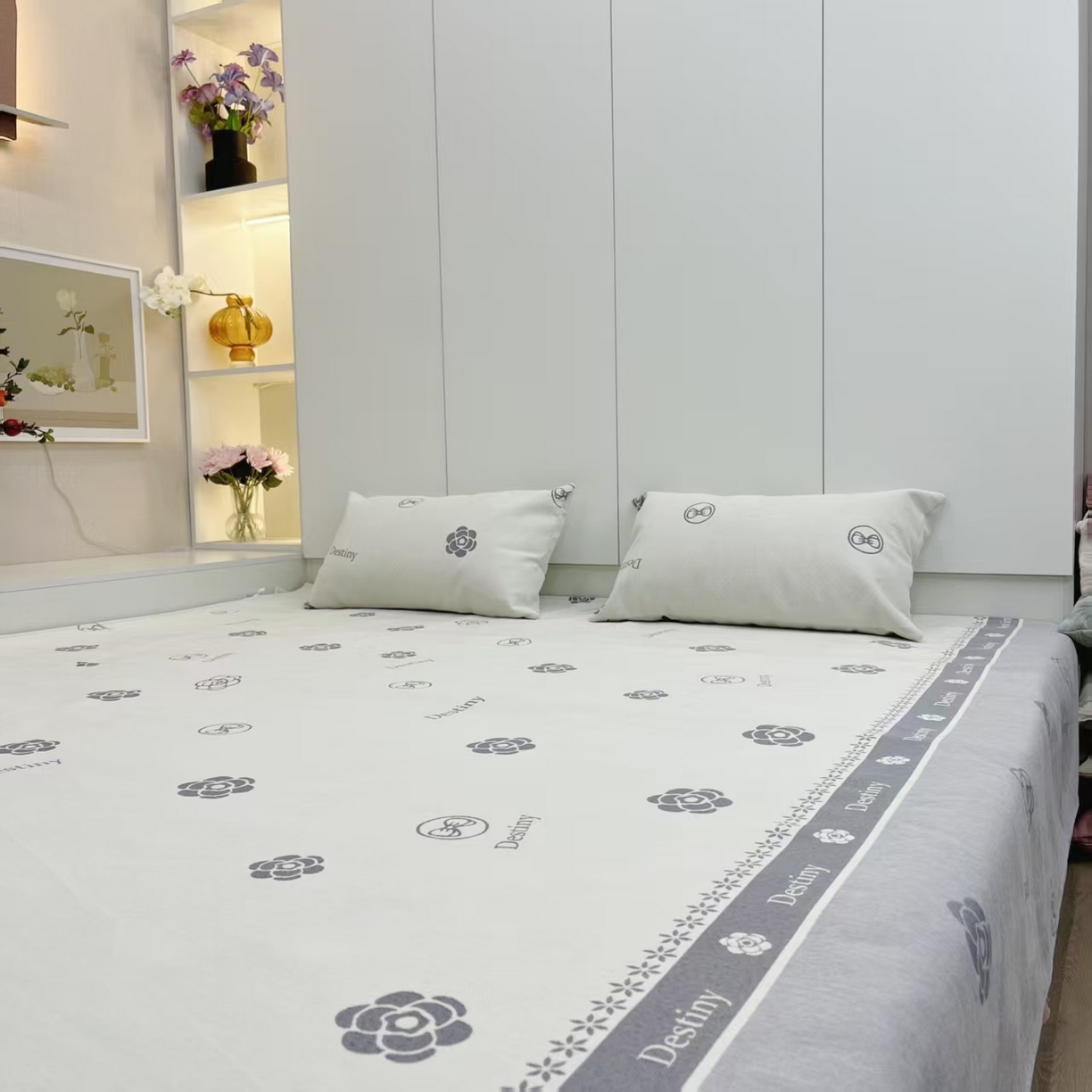 91家纺网 家纺一手货源 找家纺 （总）峻杨 2025新款亲肤透气榻榻米防滑耐磨床盖炕盖专用大床盖定制异形拐角-山茶花