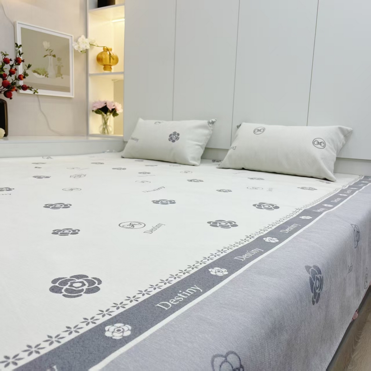 91家纺网 家纺一手货源 找家纺 （总）峻杨 2025新款亲肤透气榻榻米防滑耐磨床盖炕盖专用大床盖定制异形拐角-山茶花