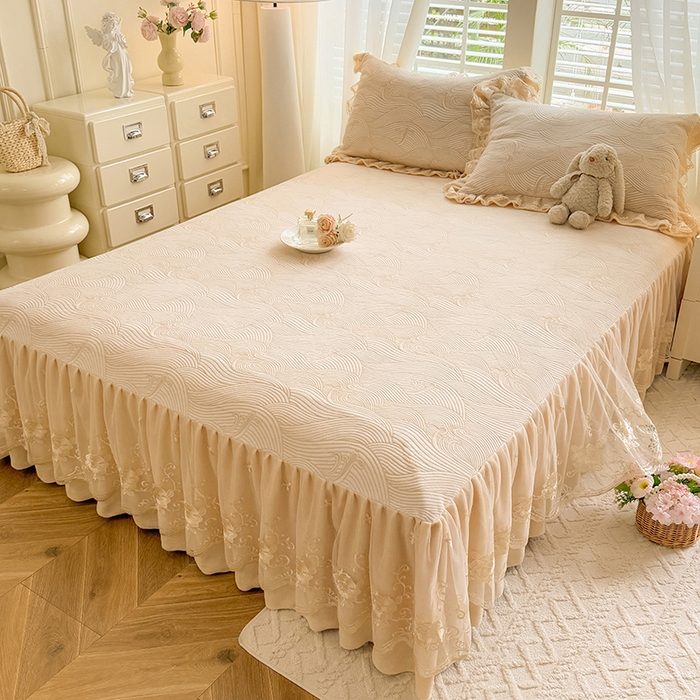 91家纺网 家纺一手货源 找家纺 美达家纺 2025新款牛奶绒雕花系列单床裙 床裙-海浪涛涛-米白