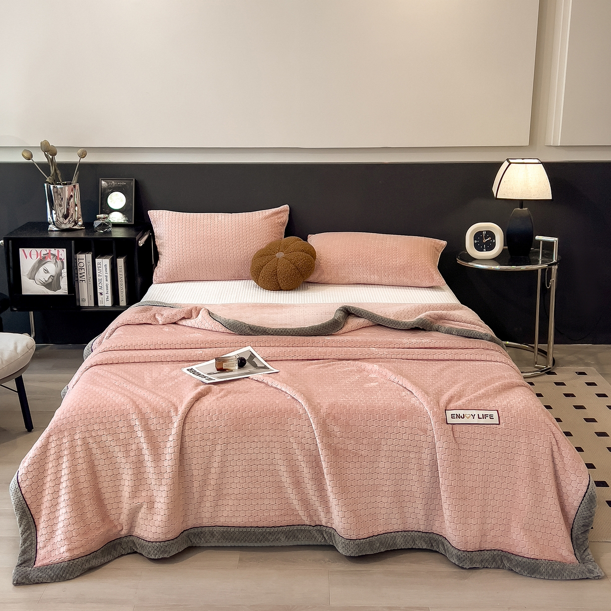 91家纺网 家纺一手货源 找家纺 世纪绒品 2025新款A类六梳牛奶绒提花足球宝贝毛毯 足球宝贝-豆沙粉