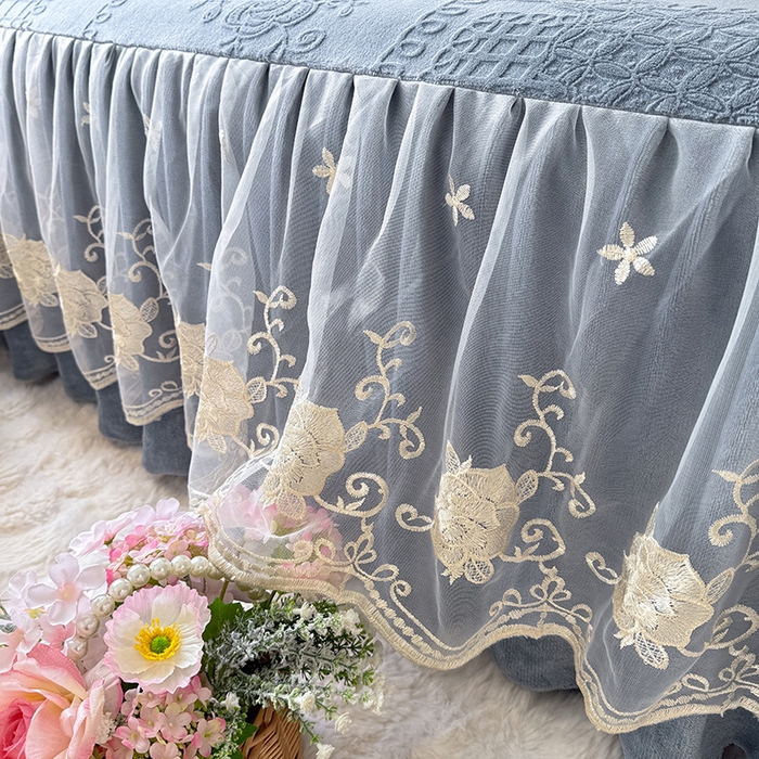 91家纺网 家纺一手货源 找家纺 美达家纺 2025新款牛奶绒雕花系列单床裙 床裙-丝丝如花-雾蓝