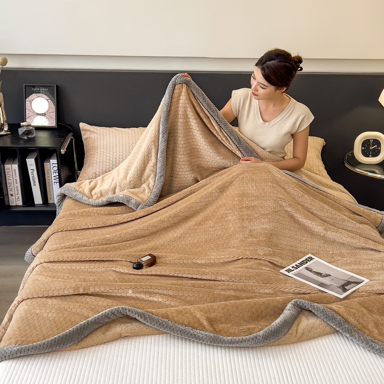 91家纺网 家纺一手货源 找家纺 世纪绒品 2025新款A类六梳牛奶绒提花足球宝贝毛毯 足球宝贝-咖色