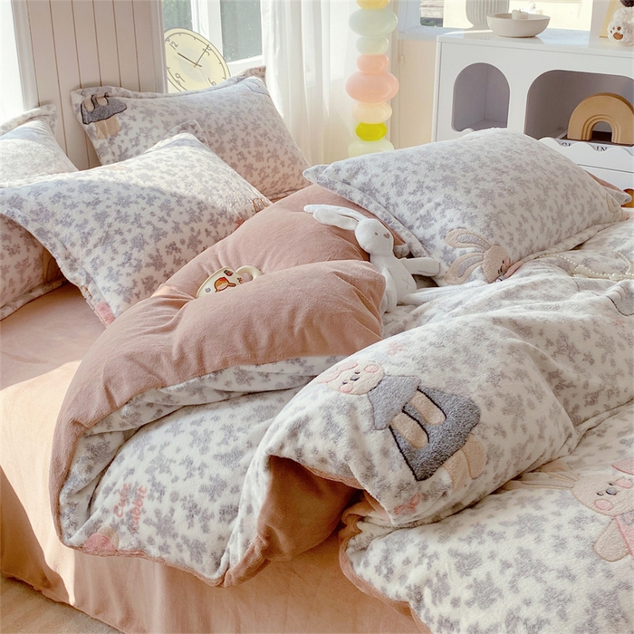 91家纺网 家纺一手货源 找家纺 （总）佰亿莱 2025新款5D雕花雪花绒四件套