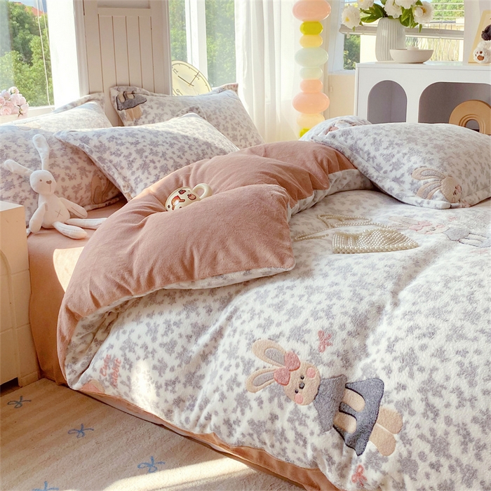 91家纺网 家纺一手货源 找家纺 （总）佰亿莱 2025新款5D雕花雪花绒四件套