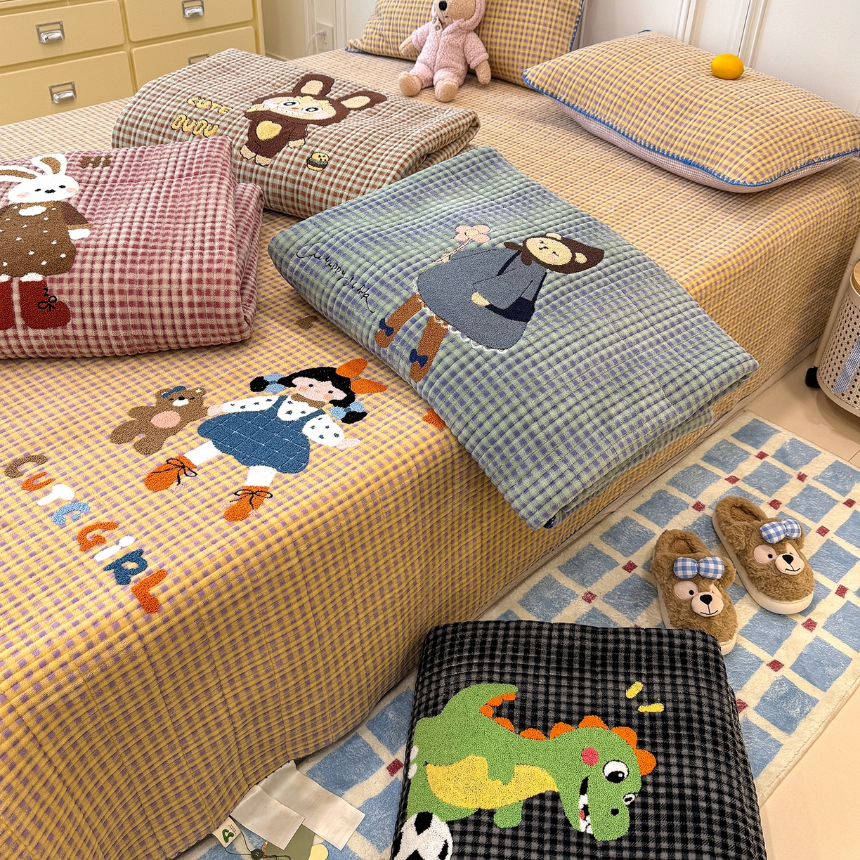 91家纺网 家纺一手货源 找家纺 （总）赫梵茜 2025新款赫梵茜毛巾绣贝壳绣工艺牛奶绒床盖四件套正反可用