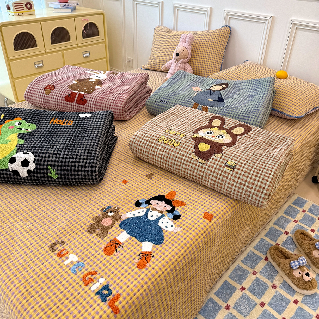 91家纺网 家纺一手货源 找家纺 （总）赫梵茜 2025新款赫梵茜毛巾绣贝壳绣工艺牛奶绒床盖四件套正反可用