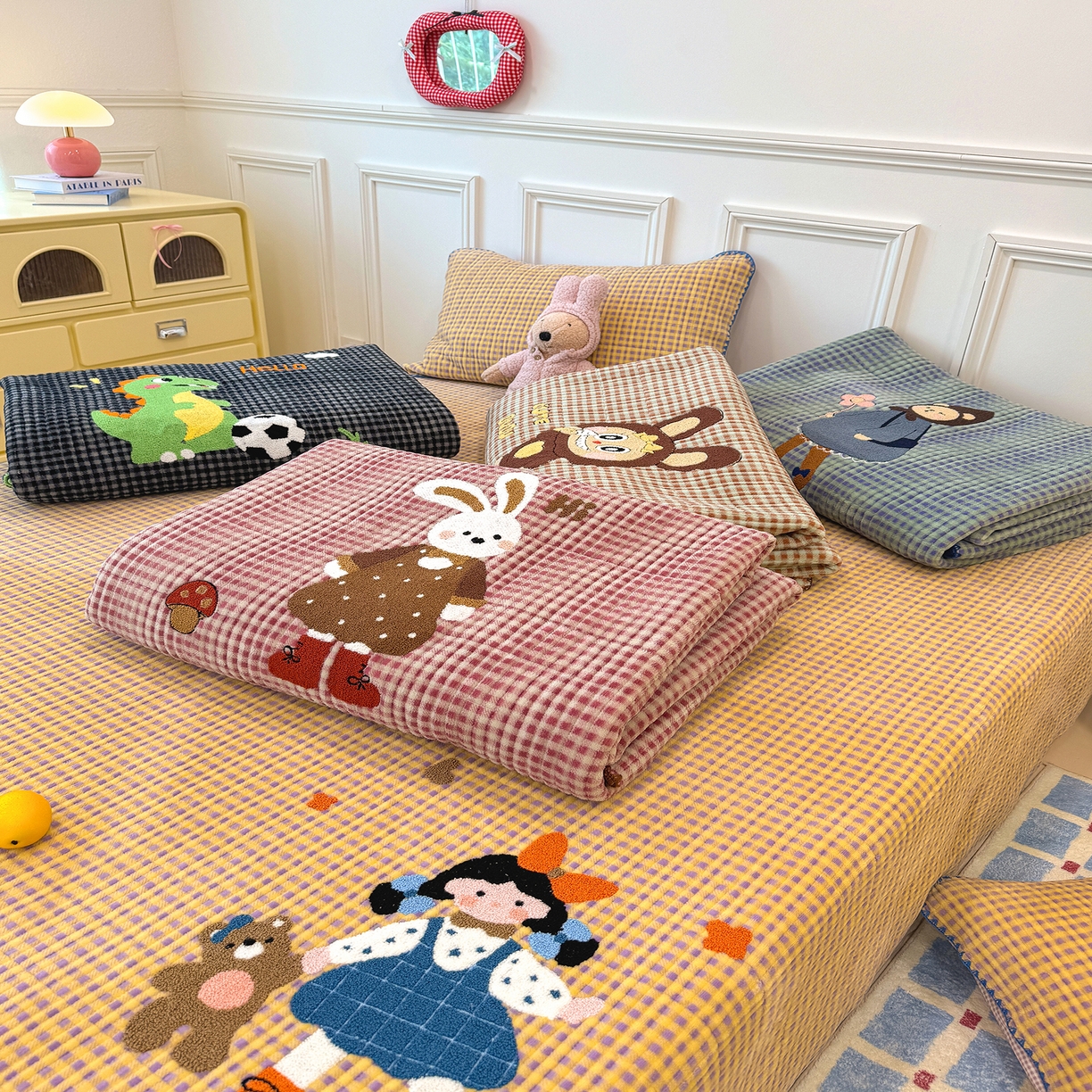 91家纺网 家纺一手货源 找家纺 （总）赫梵茜 2025新款赫梵茜毛巾绣贝壳绣工艺牛奶绒床盖四件套正反可用