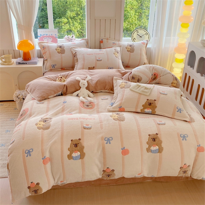 91家纺网 家纺一手货源 找家纺 佰亿莱 2025新款5D雕花雪花绒四件套调皮扒拉