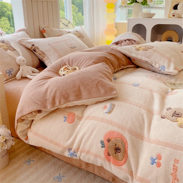 91家纺网 家纺一手货源 找家纺 佰亿莱 2025新款5D雕花雪花绒四件套调皮扒拉