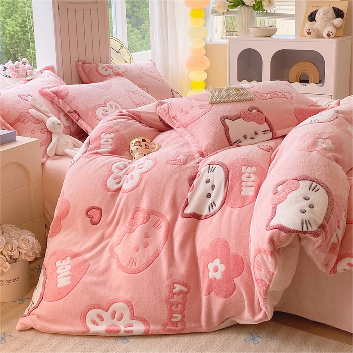 91家纺网 家纺一手货源 找家纺 佰亿莱 2025新款5D雕花雪花绒四件套粉猫咪