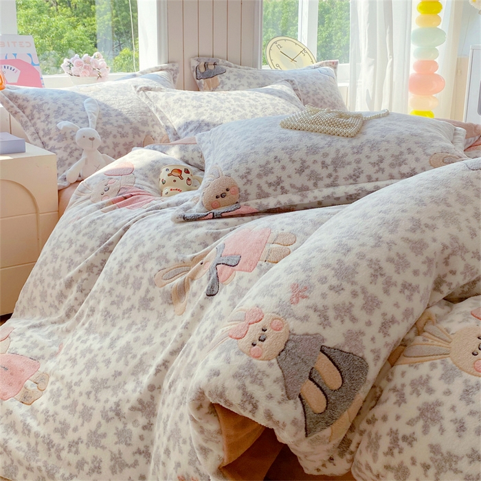 91家纺网 家纺一手货源 找家纺 佰亿莱 2025新款5D雕花雪花绒四件套碎花兔