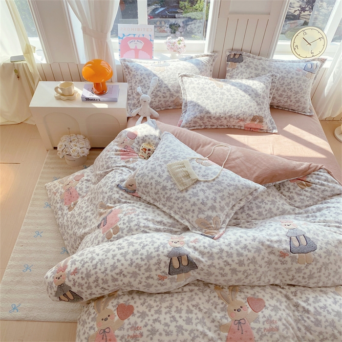 91家纺网 家纺一手货源 找家纺 佰亿莱 2025新款5D雕花雪花绒四件套碎花兔