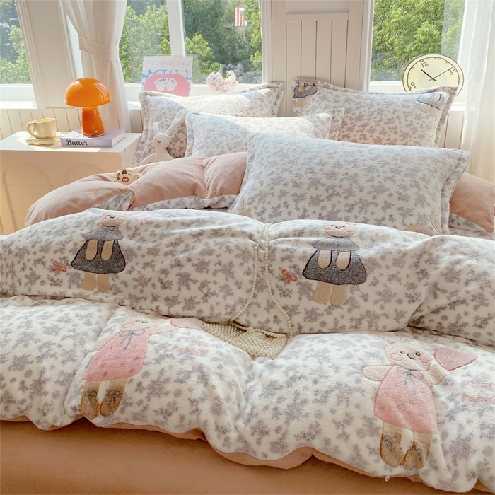 91家纺网 家纺一手货源 找家纺 佰亿莱 2025新款5D雕花雪花绒四件套碎花兔